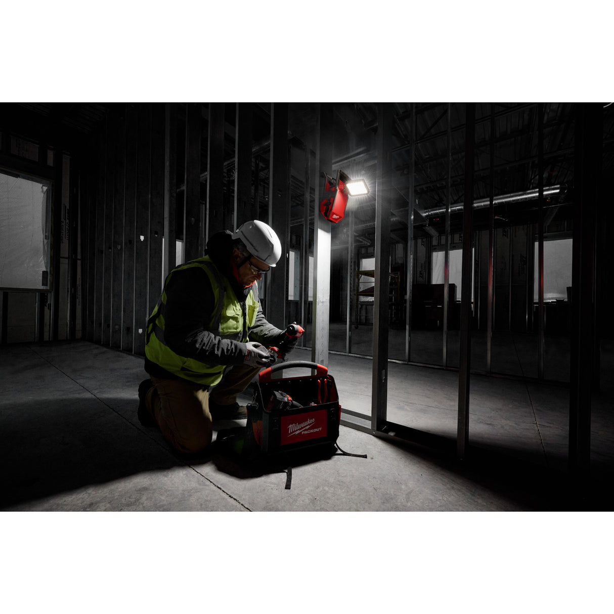 Milwaukee 2358-20 M18™ ROVER™ Clamping Flood Light