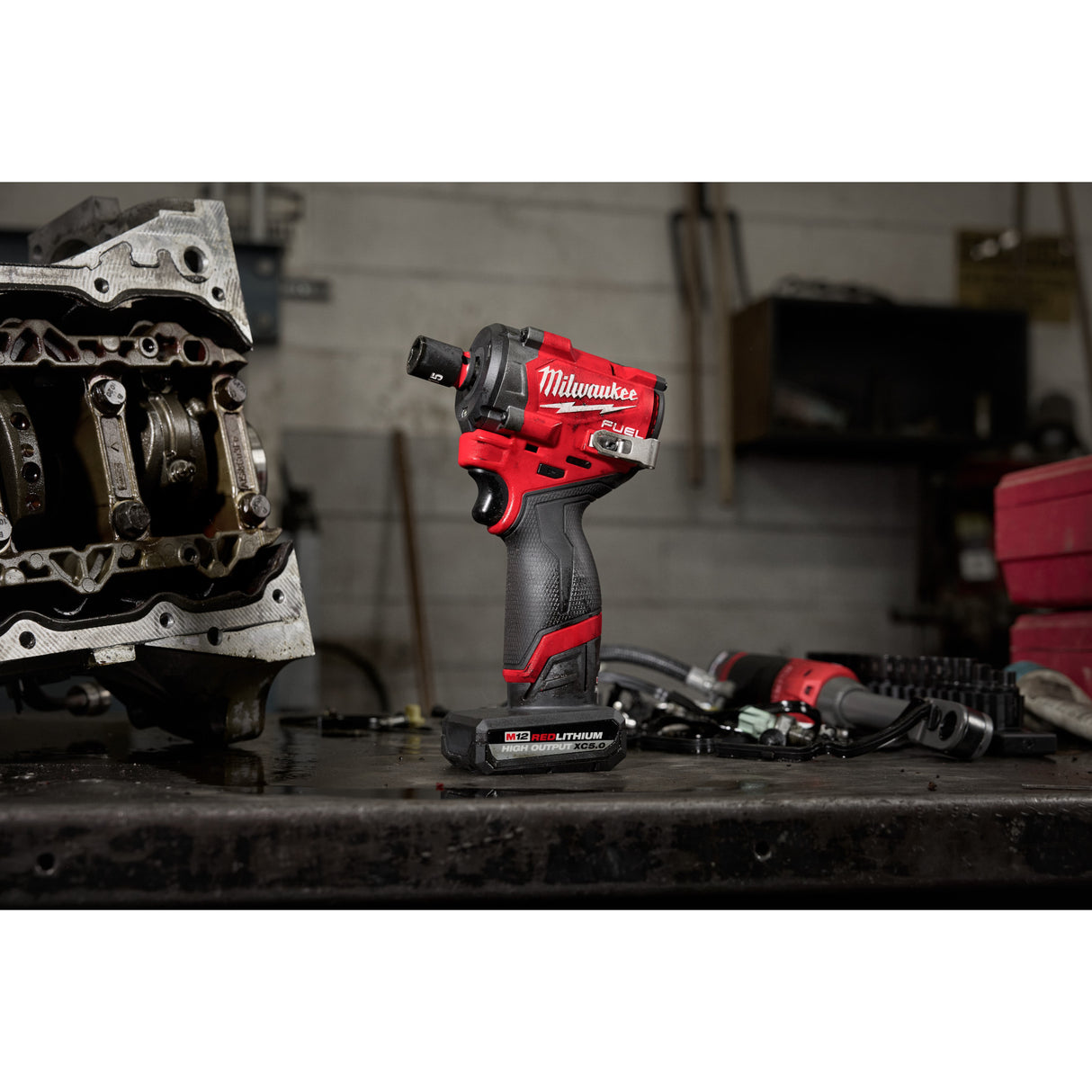 Milwaukee 2562-22 M12 FUEL™ Stubby 3/8" Impact Wrench Kit