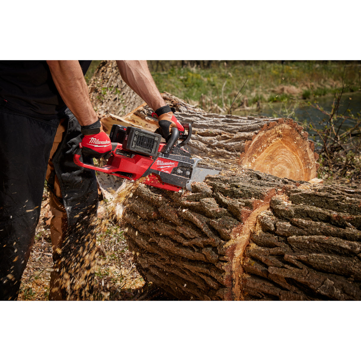 Milwaukee 2827-22 M18 FUEL™ 20" Dual Battery Chainsaw Kit