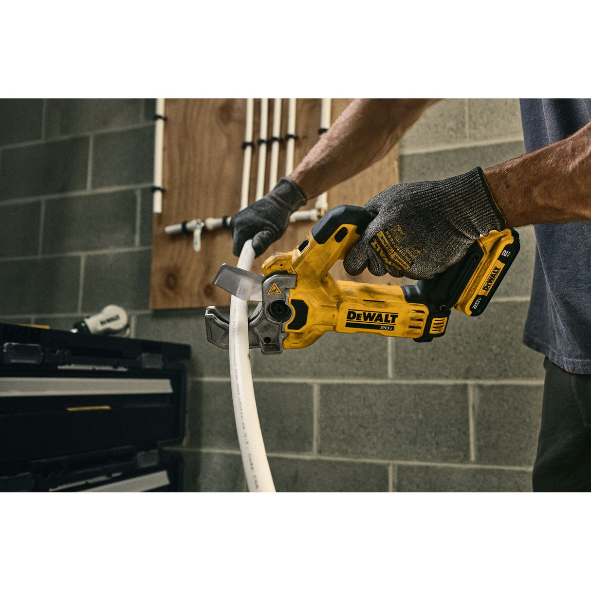 DEWALT DCE180B 20V MAX* Plastic Tubing Cutter