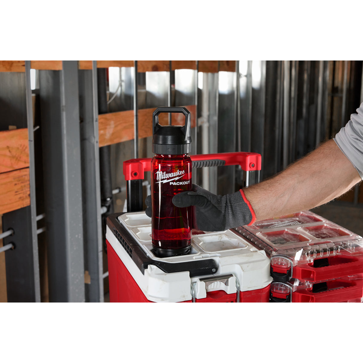 Milwaukee 48-22-8371R 25oz PACKOUT™ Bottle with Chug Lid - Red