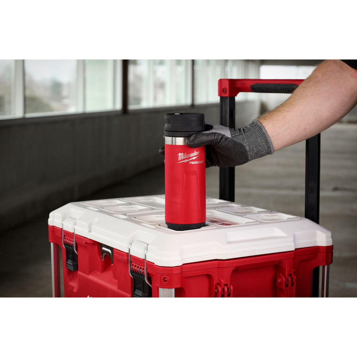 Milwaukee 48-22-8395R PACKOUT™ 18oz Insulated Bottle with Sip Lid - Red