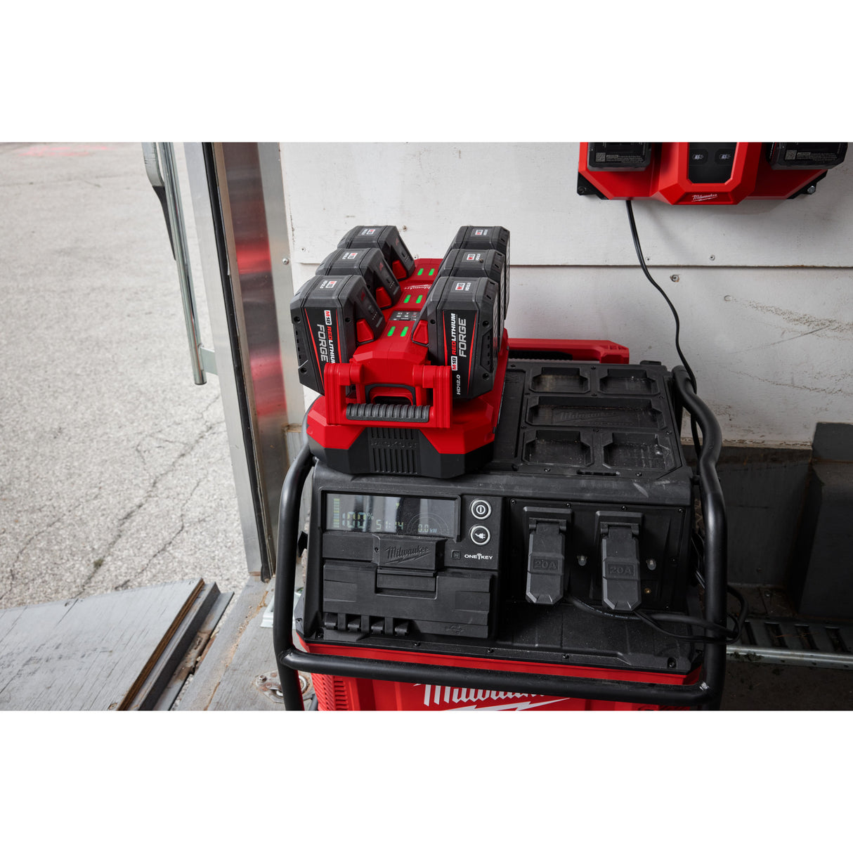 Milwaukee 48-59-1817 M18™ Six Bay Daisy Chain Rapid Charger