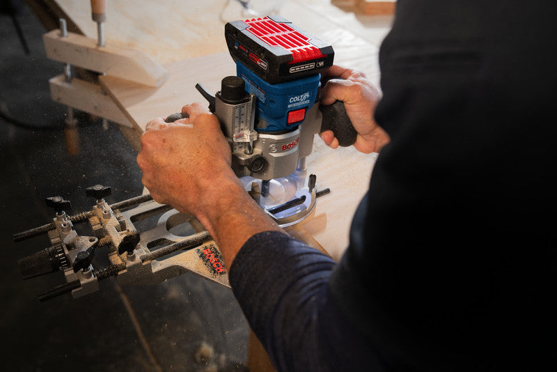 Bosch GKF18V-25PL14 18V Brushless Colt™ Palm Router Kit with (1) CORE18V® 4 Ah Advanced Power Battery and Plunge Base