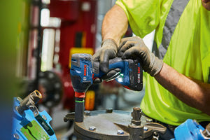 Bosch GDX18V-1860CB15 18V Connected-Ready Two-In-One 1/4 In. and 1/2 In. Bit/Socket Impact Driver/Wrench Kit with (1) CORE18V 4 Ah Advanced Power Battery