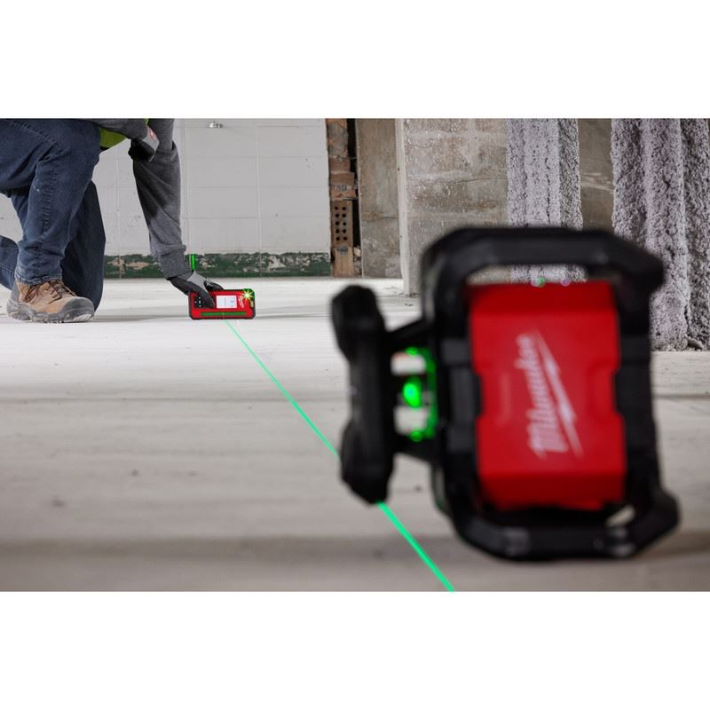 Milwaukee 3702-21 M18 Green Interior Rotary Laser Level Kit w/ Remote/Receiver and Wall Mount Bracket