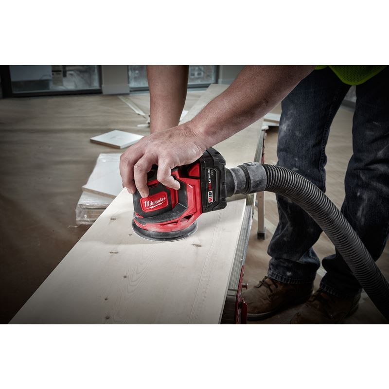 2648-21 M18 18 Volt Lithium-Ion Cordless Random Orbit Sander Kit