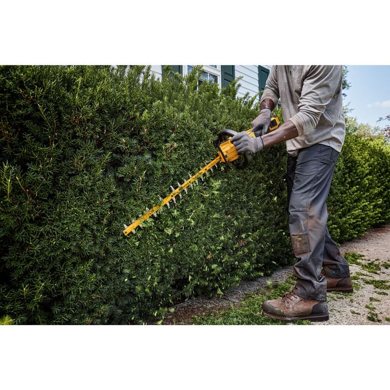 DEWALT DCHT870T1 60V MAX 26 in Brushless Cordless Hedge Trimmer Kit