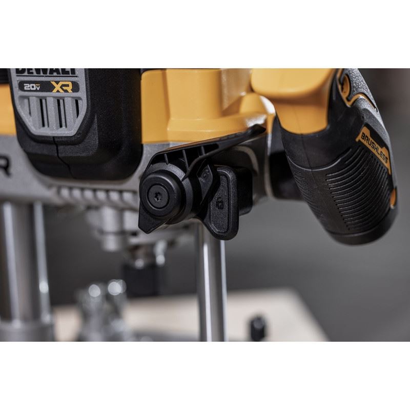 DEWALT DCW620B 20V MAX XR BRUSHLESS CORDLESS 2-1/4 PEAK HP PLUNGE ROUTER (TOOL ONLY)