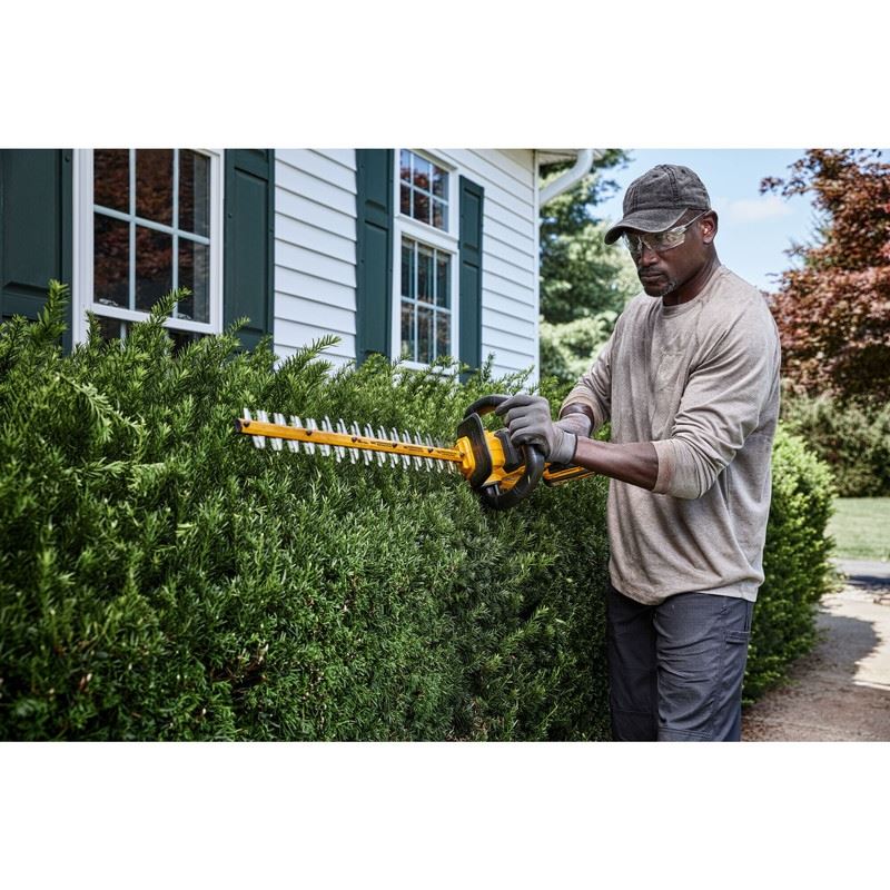 DEWALT DCHT870T1 60V MAX 26 in Brushless Cordless Hedge Trimmer Kit