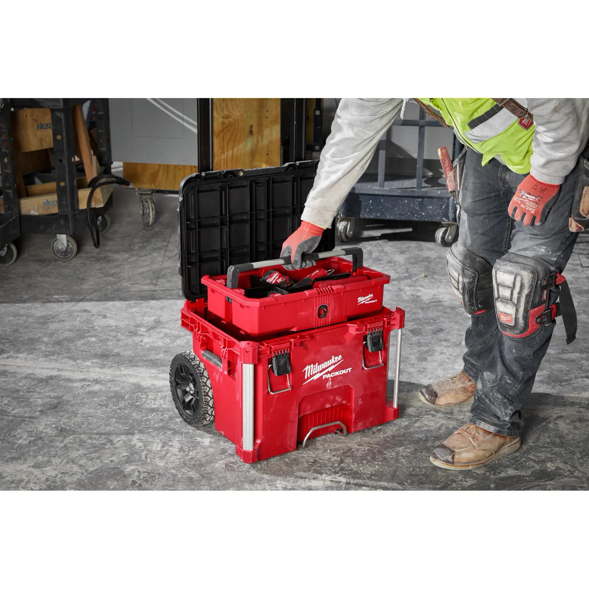 Milwaukee 48-22-8427 PACKOUT™ Rolling Tool Box With Fully Collapsible Handle