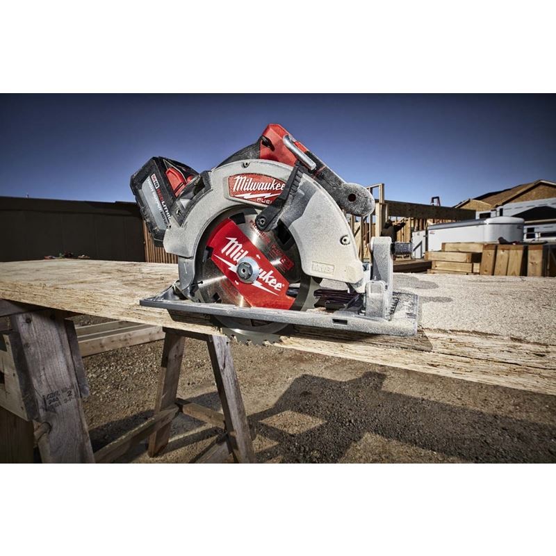 2732-20 M18 FUEL 18 Volt Lithium-Ion Brushless Cordless 7-1/4 in. Circular Saw  - Tool Only