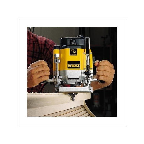 DEWALT | DW625 Heavy-Duty 3HP Maximum Motor HP EVS Plunge Router