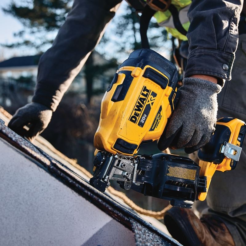 DEWALT DCN45RNB 20V MAX 15deg  Cordless Coil Roofing Nailer