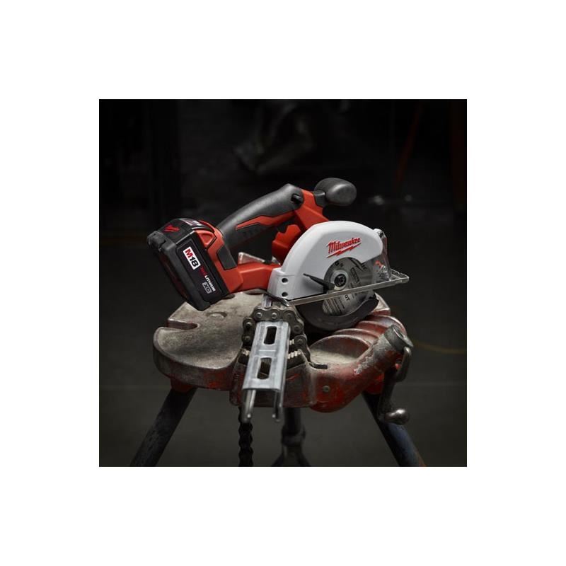 Milwaukee | 2682-22 M18 Cordless Lithium-Ion 5-3/8" Metal Saw Kit