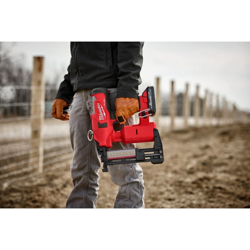 Milwaukee 2843-20 M18 FUEL UTILITY FENCING STAPLER