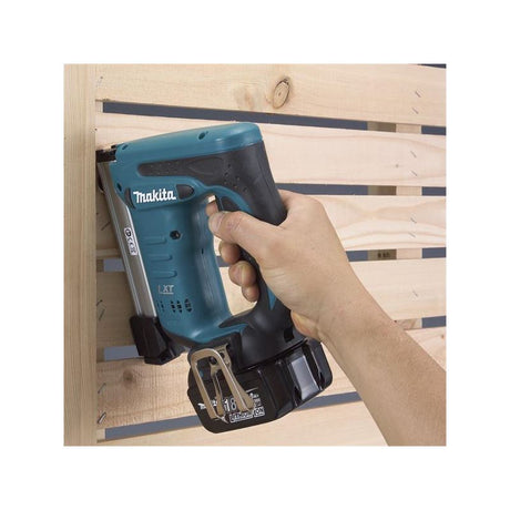 Makita | DST221Z Cordless Stapler