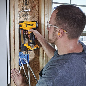 DEWALT DCN701D1 20V MAX CORDLESS CABLE STAPLER KIT