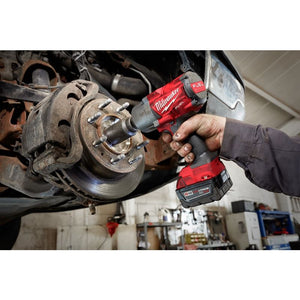 Milwaukee 2767-22GG M18 Impact Wrench and Grease Gun Kit