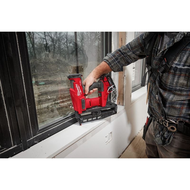 Milwaukee 3020-20 M18 FUEL 16 Gauge Straight Finish Nailer