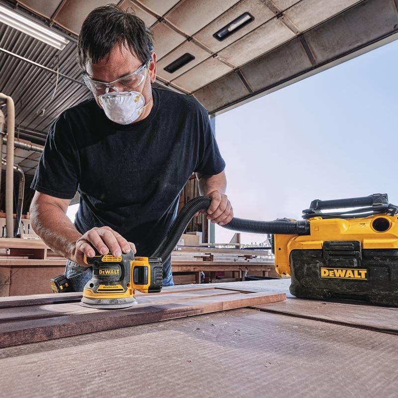 DEWALT DCW210P1 20V MAX* XR Brushless 5 in. Cordless Variable Speed Random Orbital Sander Kit (5.0 Ah Battery)