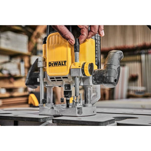 DEWALT DWE625 3 Peak HP Electronic Variable Speed Plunge Router