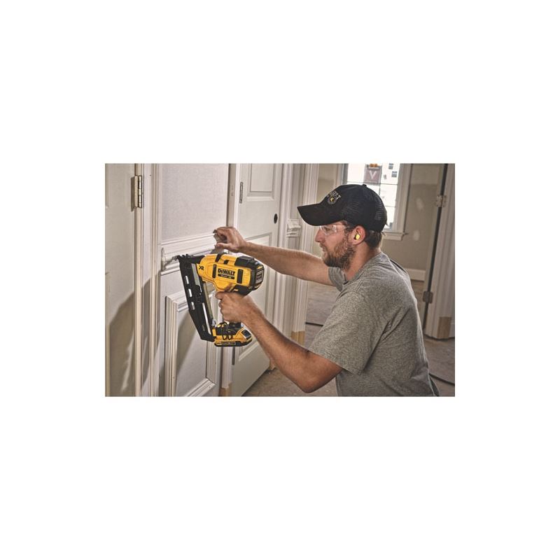 DEWALT DCN660D1 20V MAX* 16ga Angled Cordless Finish Nailer Kit