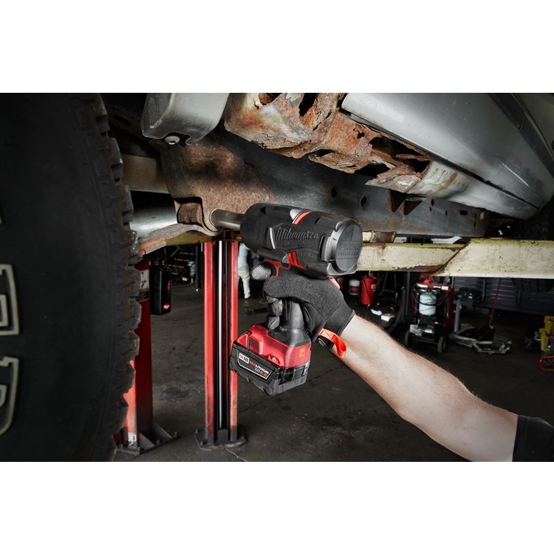 Milwaukee 2767-22GG M18 Impact Wrench and Grease Gun Kit