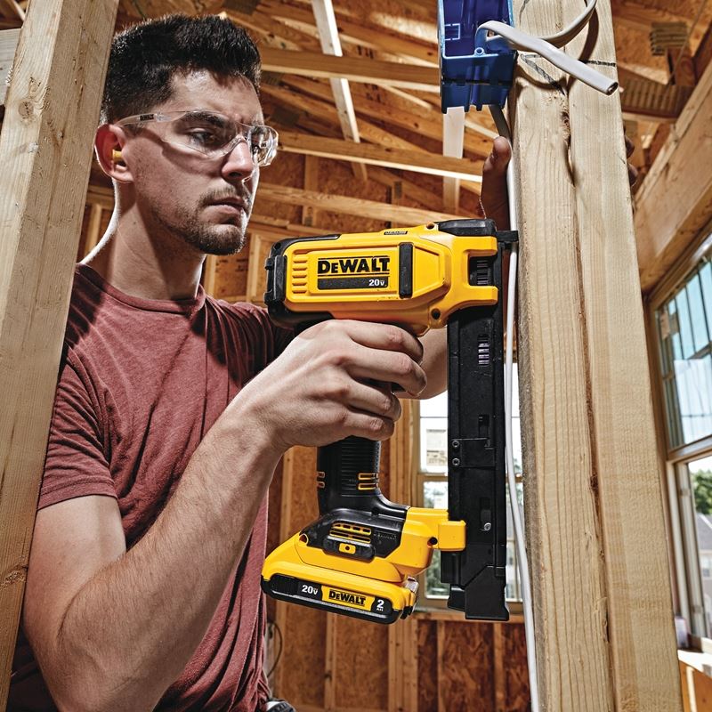 DEWALT DCN701D1 20V MAX CORDLESS CABLE STAPLER KIT