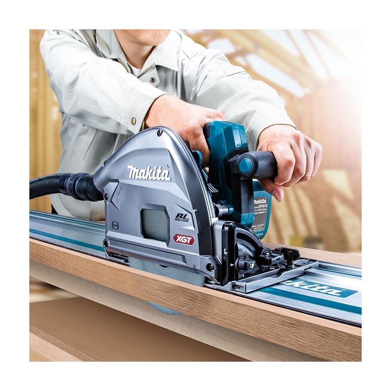 Makita SP001GT102 40V MAX XGT Li-Ion (5.0 Ah) BL 6-1/2in Plunge Cut Circular Saw with Brushless Motor and AWS Kit