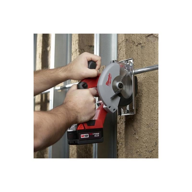 Milwaukee | 2682-22 M18 Cordless Lithium-Ion 5-3/8" Metal Saw Kit