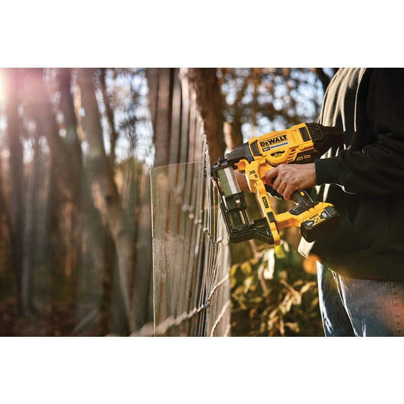 DEWALT DCFS950P2 20V MAX XR 9 GA Cordless Fencing Stapler Kit