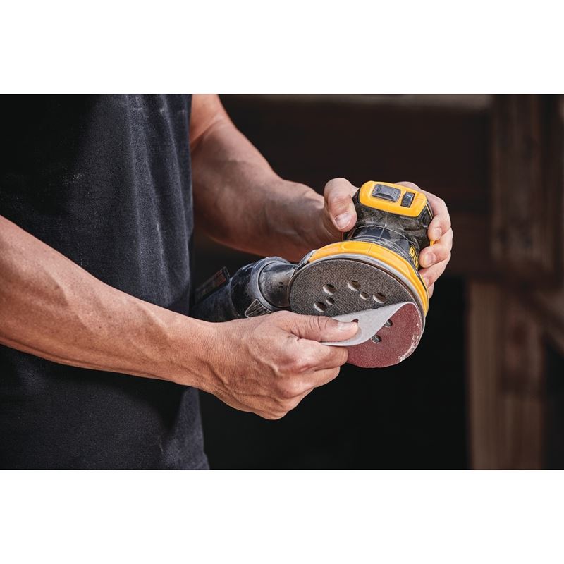 DEWALT DCW210P1 20V MAX* XR Brushless 5 in. Cordless Variable Speed Random Orbital Sander Kit (5.0 Ah Battery)