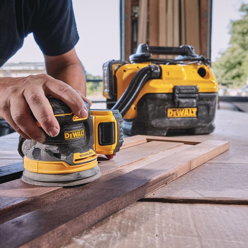 DEWALT DCW210P1 20V MAX* XR Brushless 5 in. Cordless Variable Speed Random Orbital Sander Kit (5.0 Ah Battery)