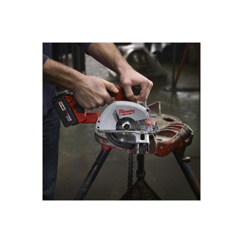 Milwaukee | 2682-22 M18 Cordless Lithium-Ion 5-3/8" Metal Saw Kit