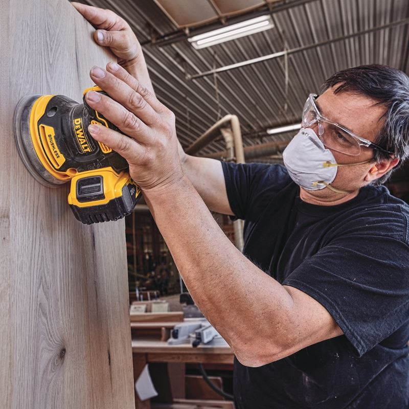 DEWALT DCW210P1 20V MAX* XR Brushless 5 in. Cordless Variable Speed Random Orbital Sander Kit (5.0 Ah Battery)