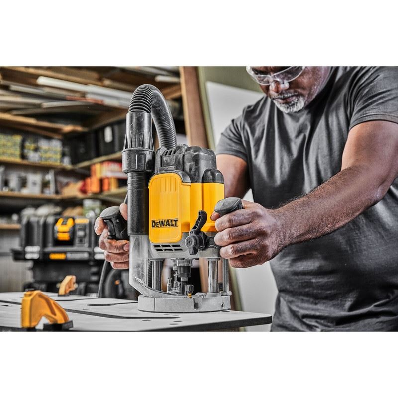 DEWALT DWE625 3 Peak HP Electronic Variable Speed Plunge Router