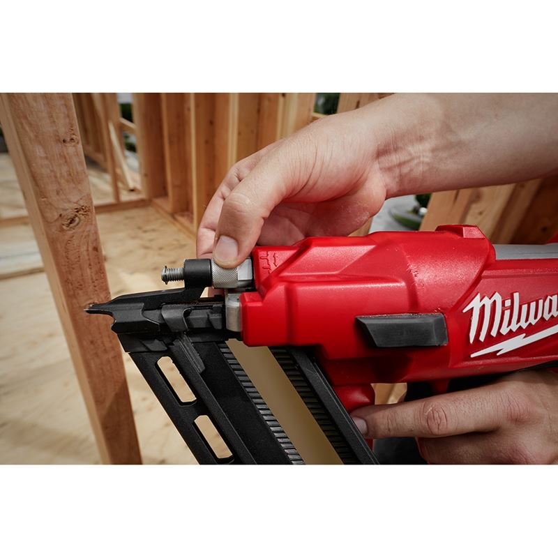 Milwaukee 2745-21 Cordless Framing Nailer Kit